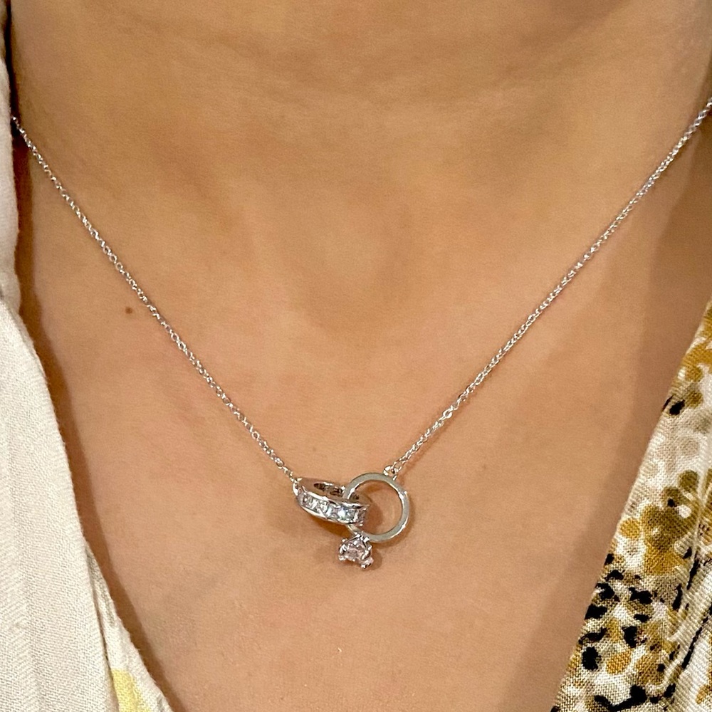 Interlocking circle ring necklace